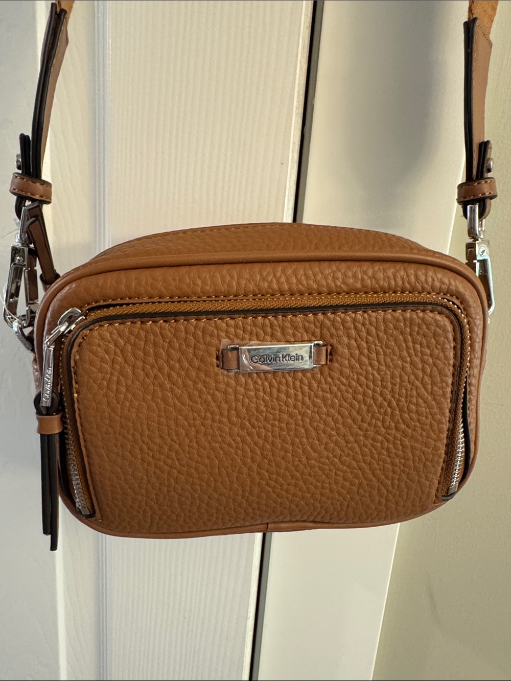 Calvin Klein Tan Pebble PU Leather Crossbody Camera Bag with Adjustable Strap - Picture 2 of 8